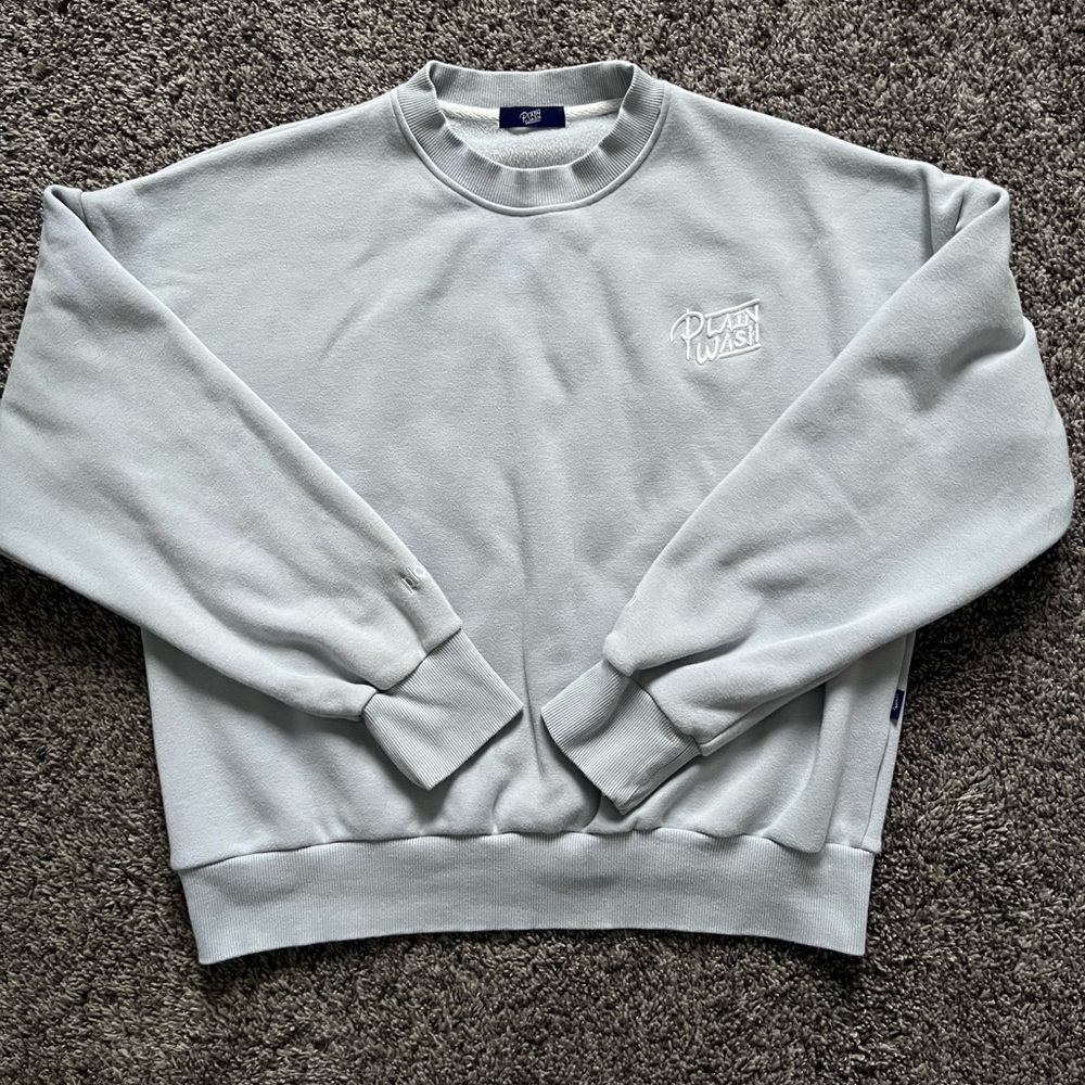 Light blue lined crew neck sweatshirt. Plain wash brand